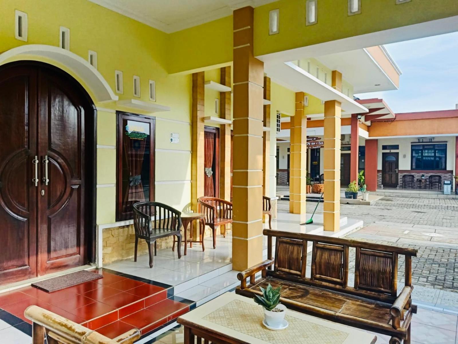 Hotel Ahlen Pangandaran Chambre photo